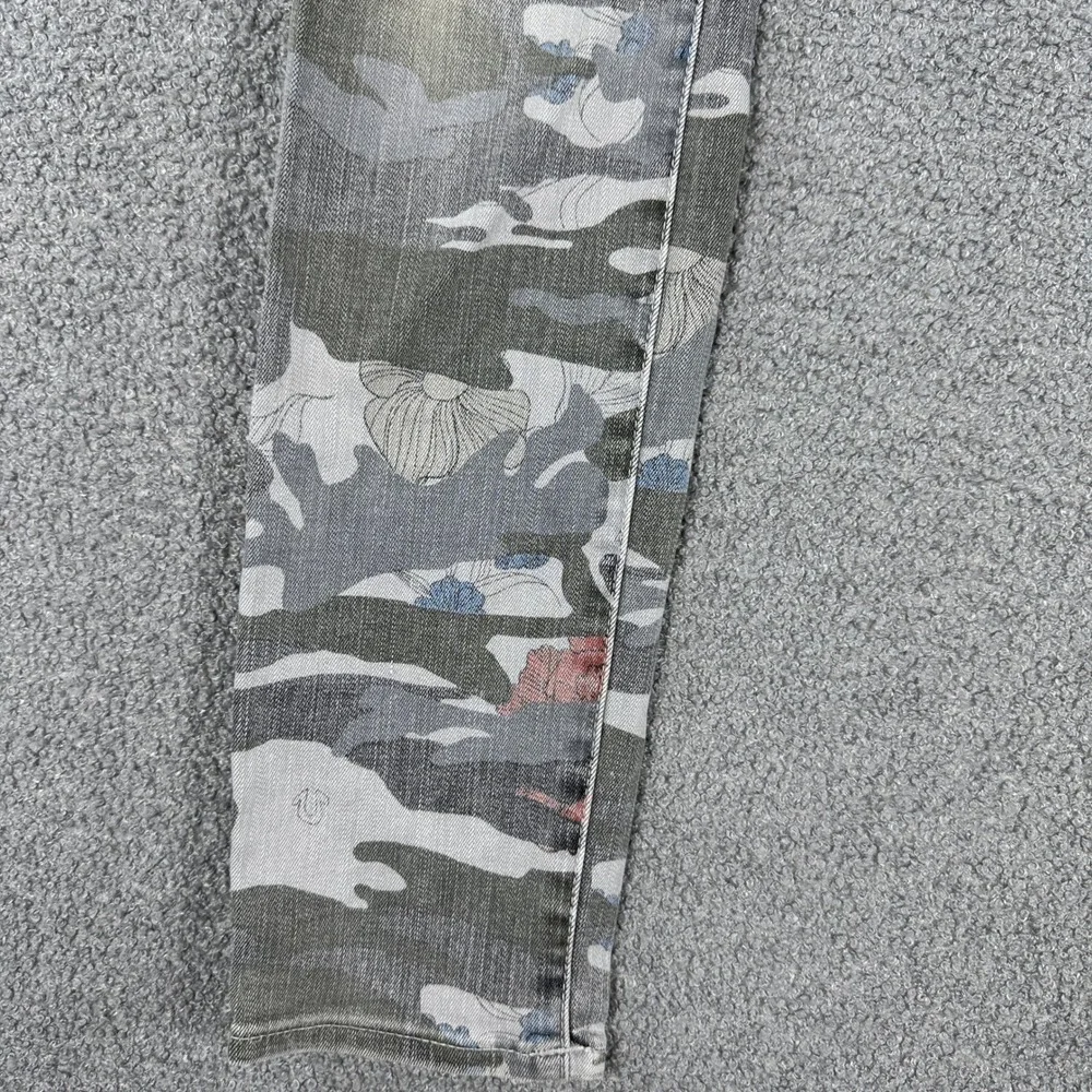 True Religion Jeans Women's Size 28 Gray Camo Floral Halle Mid-Rise Super Skinny - Picture 5 of 11